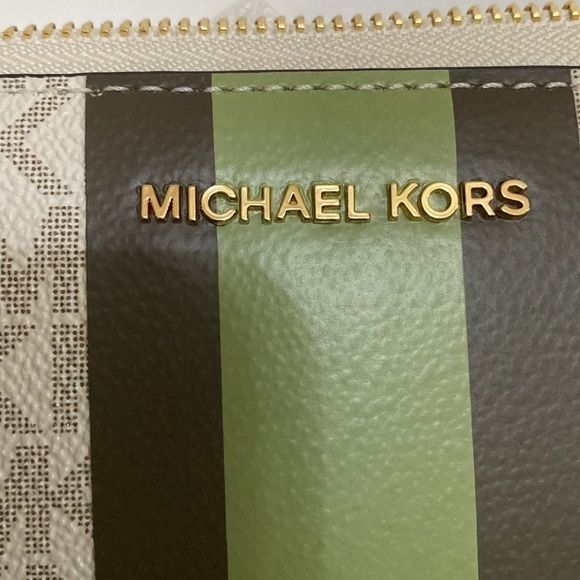 Michael Kors Jet Set Continental Wallet - Picture 16 of 16